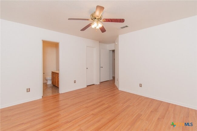 Building Photo - 2907 Lantana Dr
