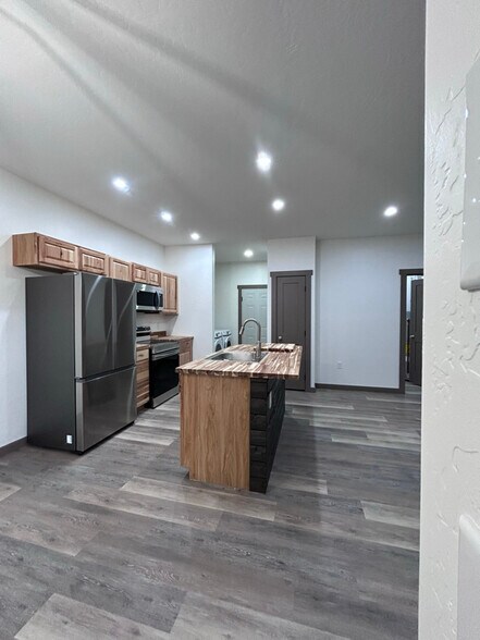 Building Photo - 25 Fools Gold Ln