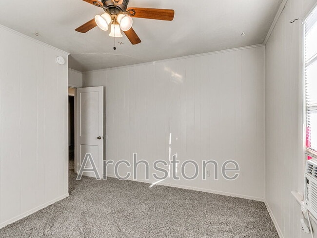 Building Photo - 527 E Boeing Dr