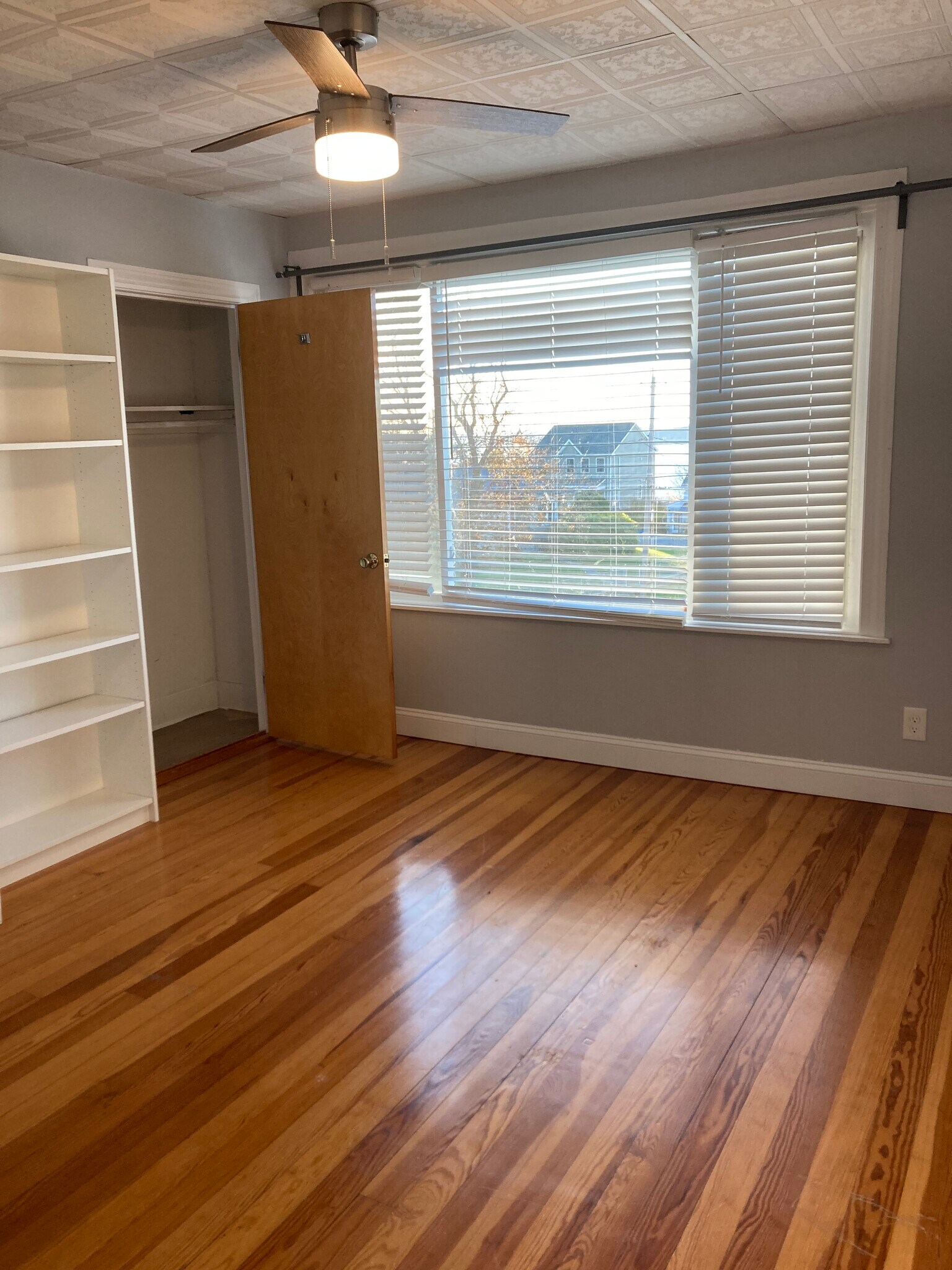 Building Photo - 56 Howland St