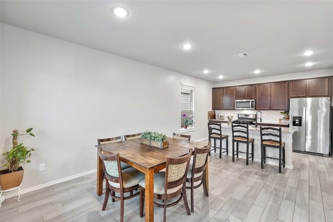 Building Photo - 24714 Crimson Pine Dr