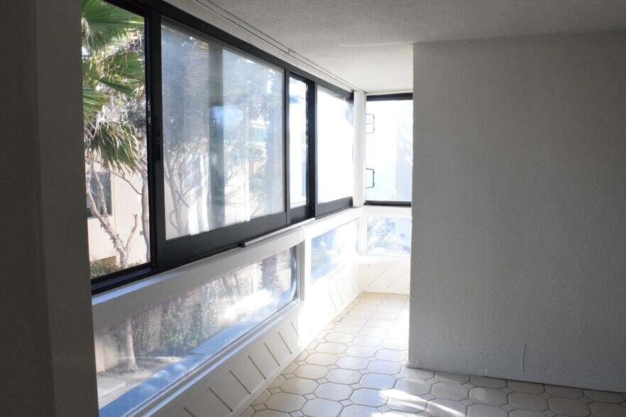 Building Photo - 575 Esplanade