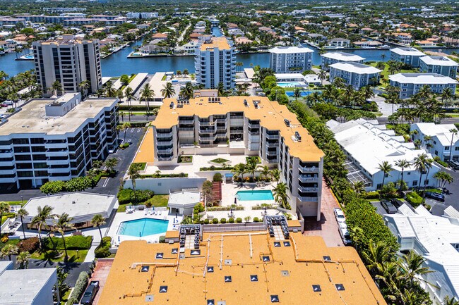 Building Photo - 2155 S Ocean Blvd