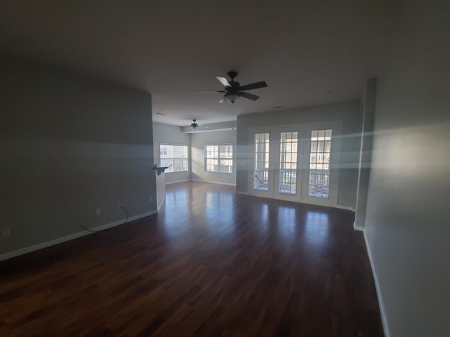 Living room w/ patio door - 1434 Lakes Cir Dr