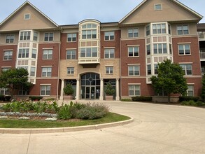 Building Photo - 4110 S Lake Dr