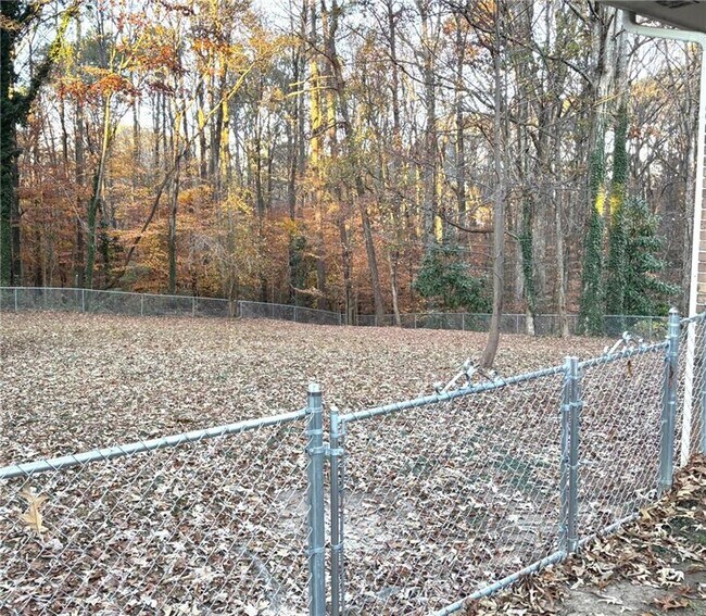 Building Photo - 4359 Parkview Dr