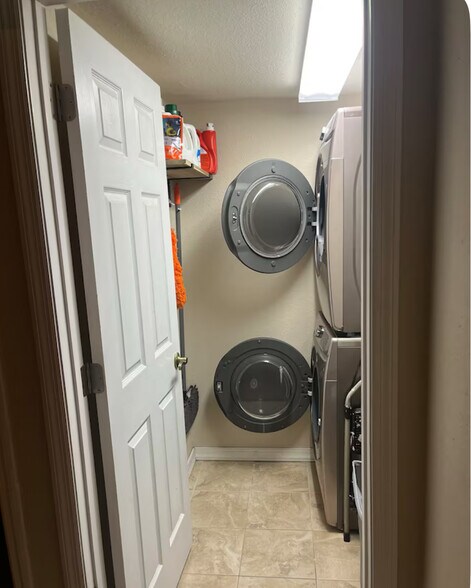 Laundry room - 1220 E Mohawk Ave