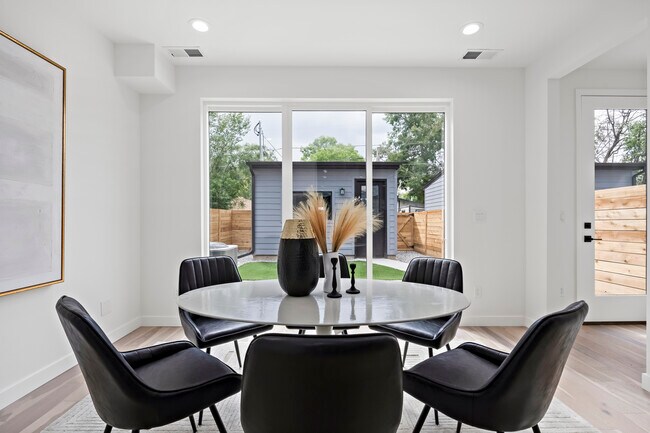 Building Photo - 1419 Benton St