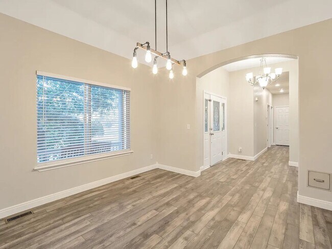 Building Photo - 2228 Red Maple Cir