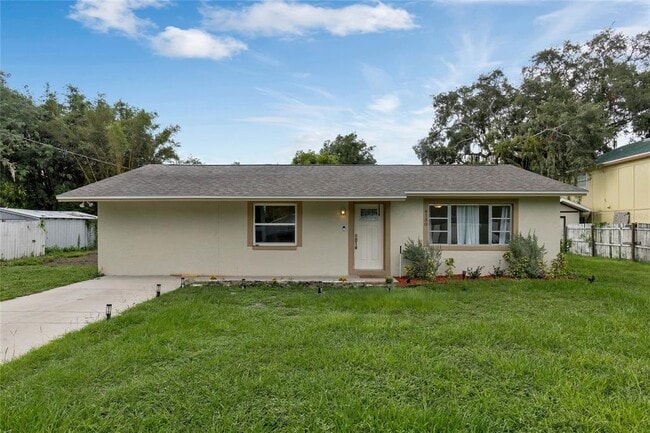 Primary Photo - 4130 Lake Saunders Dr