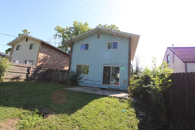 Building Photo - Beautiful 3 Bedroom 1 and a Half Bath Home