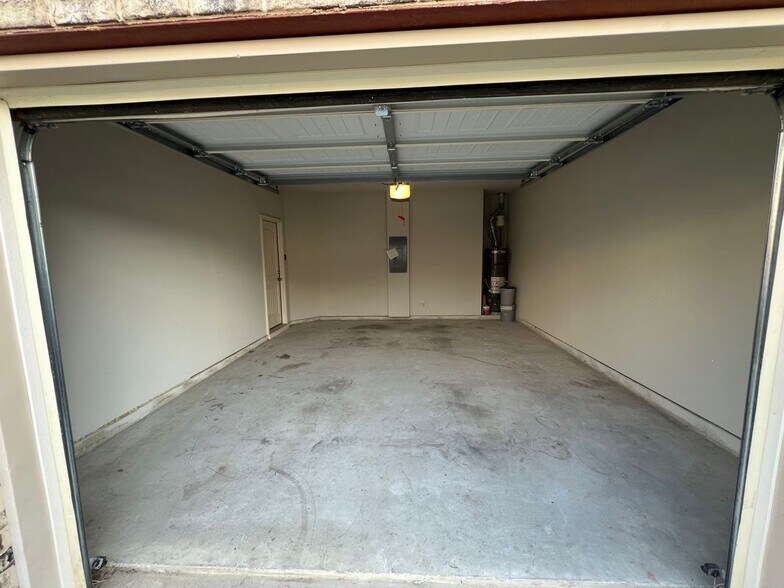 Building Photo - 229 Turtle Creek Dr