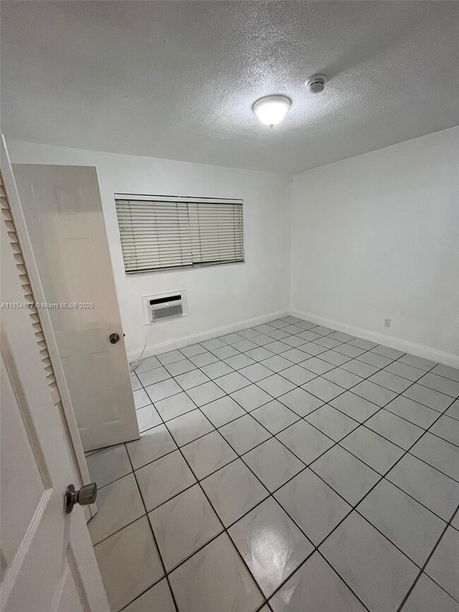 Building Photo - 7155 Rue Notre Dame