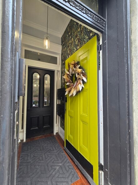 Building Entrance - 1104 Pine St