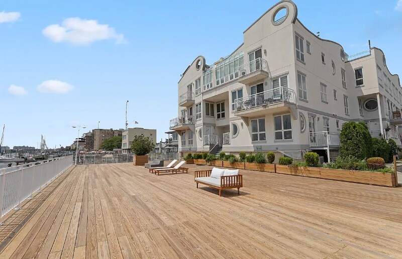 Building Photo - 3112 Emmons Ave