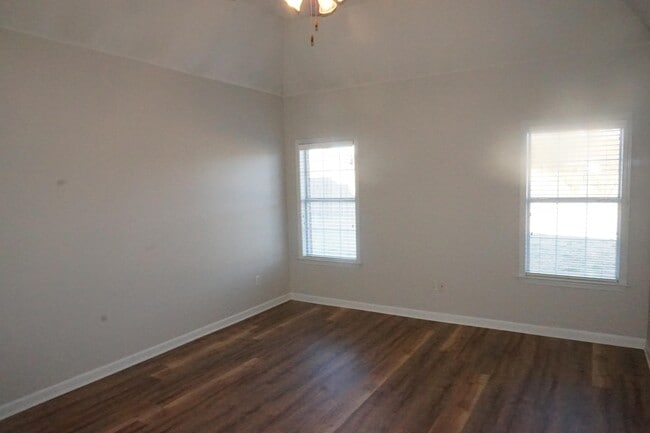Building Photo - 5144 Jon Oak Dr