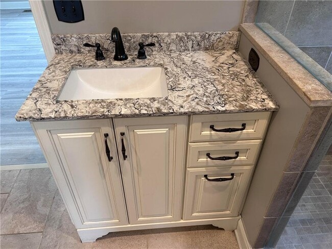 Building Photo - 4901 Planters Walk