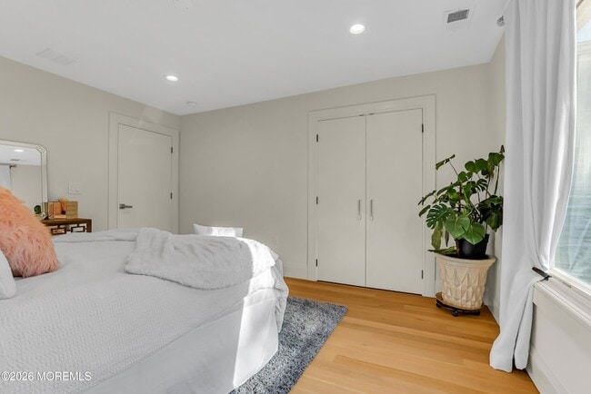 Building Photo - 243 Overbrook Ave