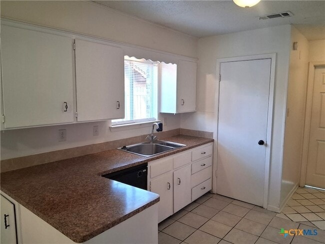 Building Photo - 1701 Lennox Ave