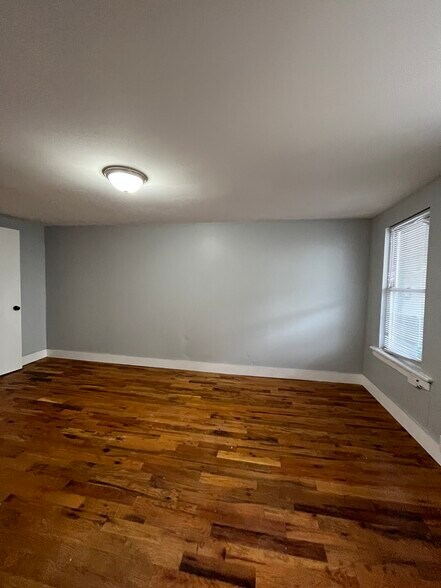 Building Photo - 149 Van Horne St