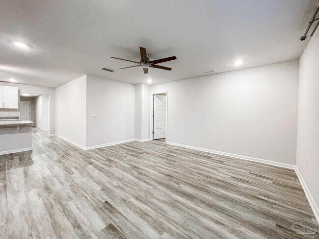 Building Photo - 9627 Angel Oak Dr