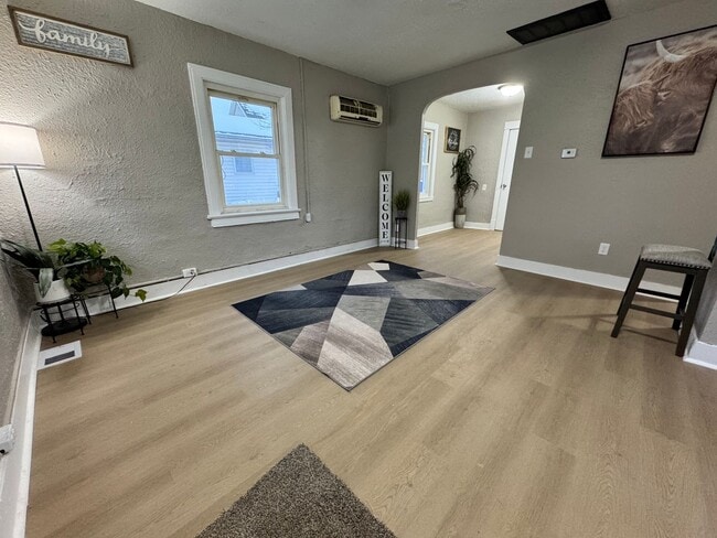 Building Photo - 1 bed, 1 bath home for rent in Waterloo