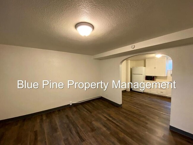 Building Photo - 371 3rd St