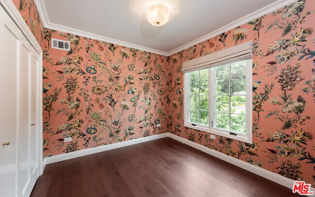 Building Photo - 2607 Beachwood Dr