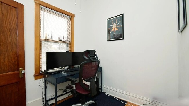 Building Photo - 2524 W Palmer St