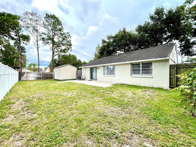 Building Photo - 3301 Russett Dr