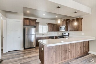 Building Photo - Newer 3 Bed Town Home - Provo's South East...