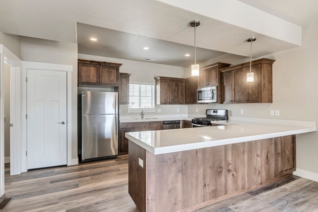 Building Photo - 3 Bed Townhome - Provo's Southeast Bench