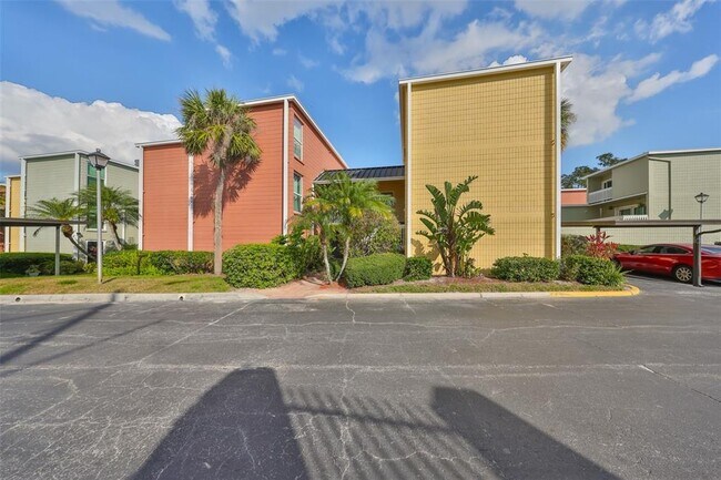 Building Photo - 2424 W Tampa Bay Blvd