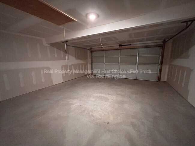 Building Photo - 10638 Cedar Wy