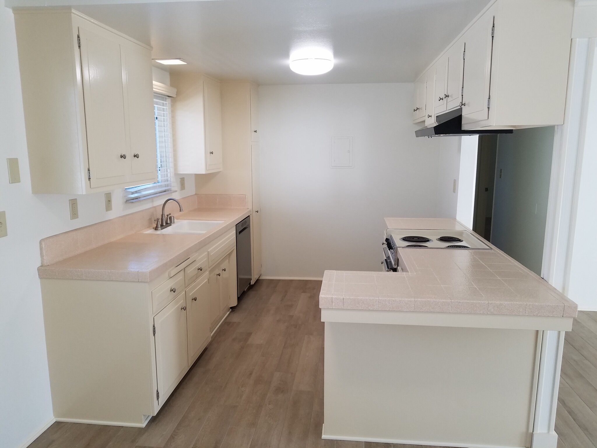 Kitchen - 1100 Opal St