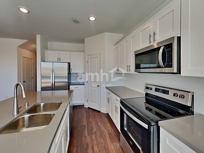 Building Photo - 2737 Fierce Star Ave