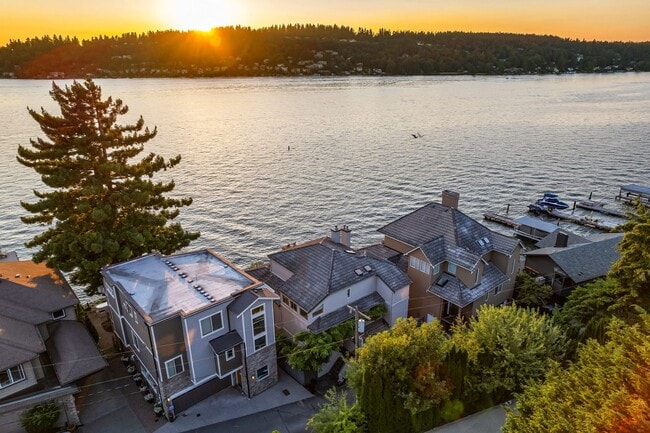 Building Photo - 3711 Lake Washington Blvd N