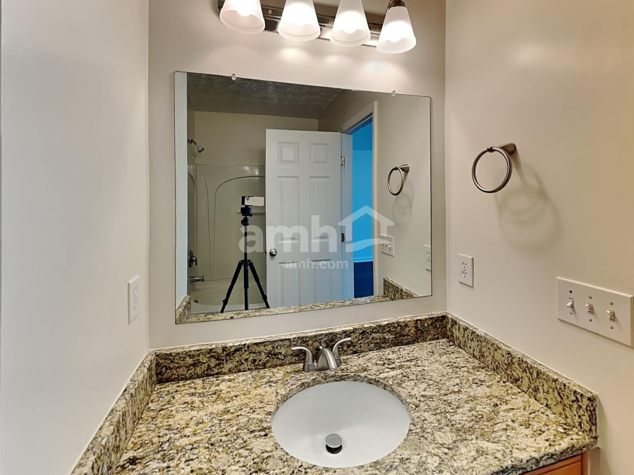 Building Photo - 1521 McKinney Ln