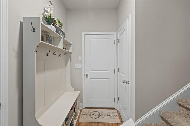 Building Photo - 2121 Charmond Dr