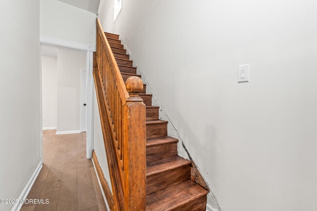 Building Photo - 11 Dewitt Ave