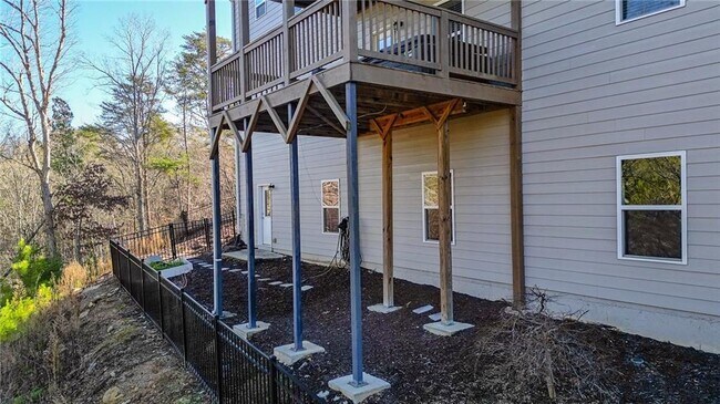 Building Photo - 309 Trappers Bluff