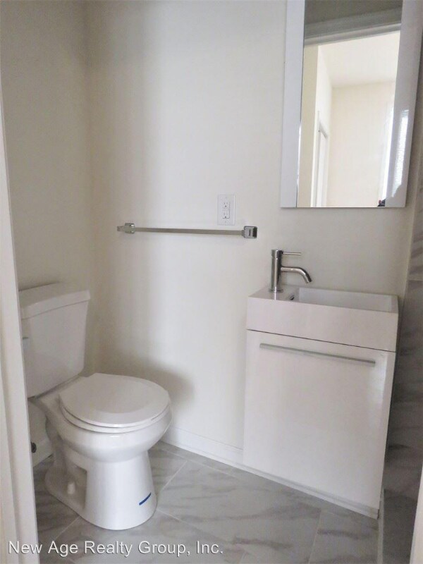 Building Photo - 303 N 41st St