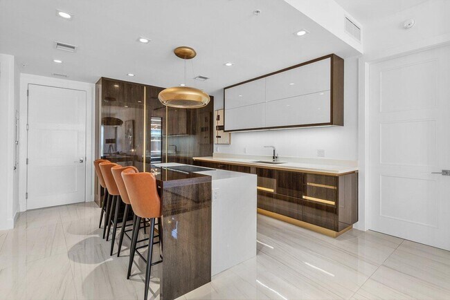 Building Photo - 155 E Boca Raton Rd