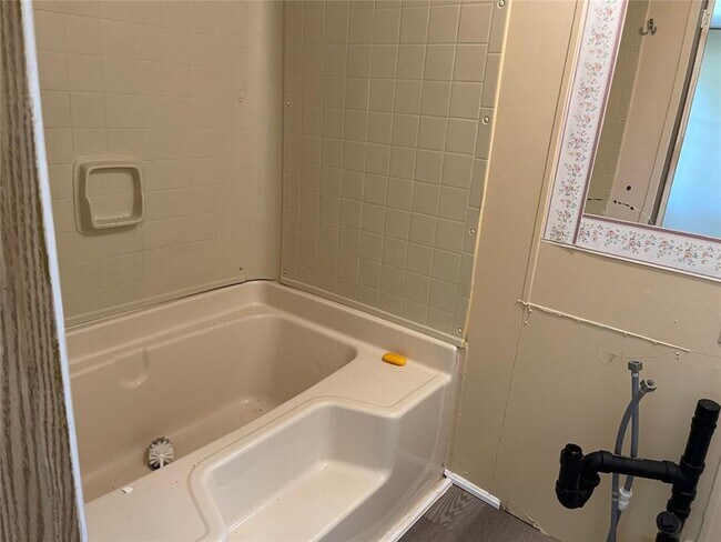 Building Photo - 3501 Forest Dr