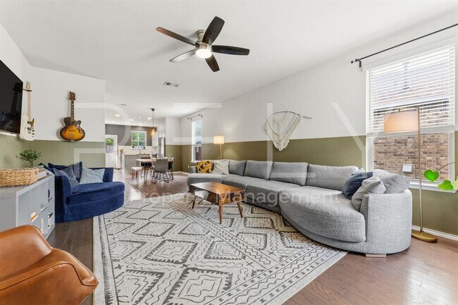 Building Photo - 1600 Cliffbrake Wy