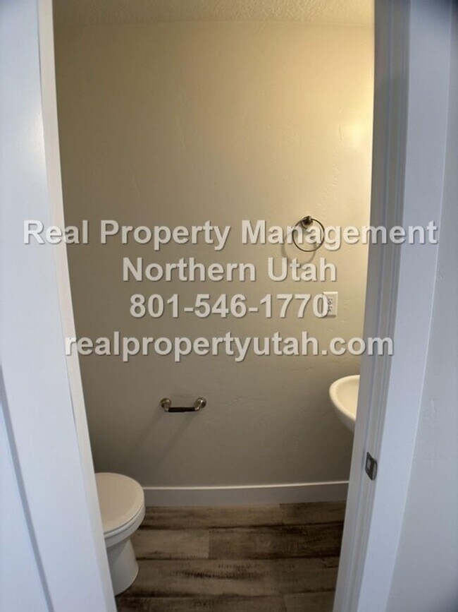 Building Photo - Newly Built 3 Bedroom 2.5 Bath Morgan Town...