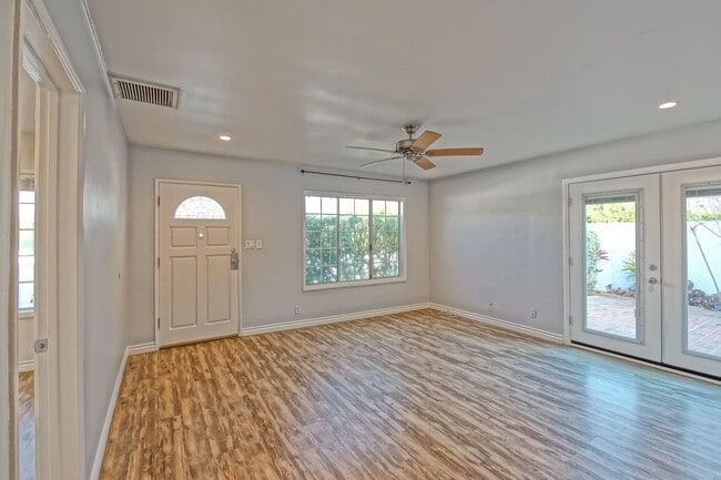 Building Photo - CHARMING & AIRY HOME W/ SPACIOUS FENCED YARD & LARGE 2-CAR GARAGE CLOSE TO SCHOOLS, SHOPPING & MI...