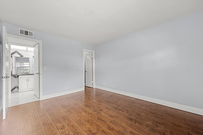 Building Photo - 339 Normandy Ln