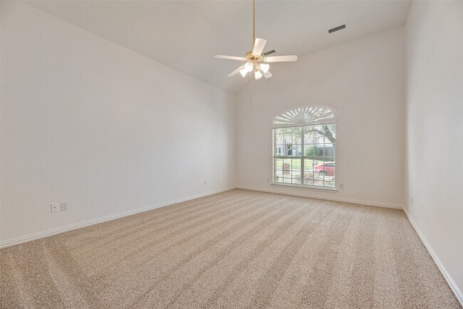 Building Photo - 3104 Angus Dr