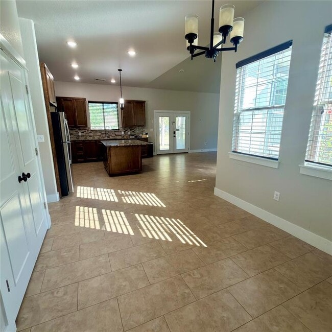 Building Photo - 127 Comanche Trail